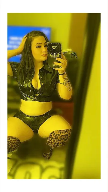 Neenah Morgaine OnlyFans leather and latex enthusiast