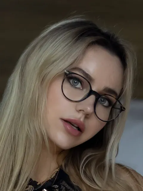 Neringa Križiūtė OnlyFans artist with exclusive content