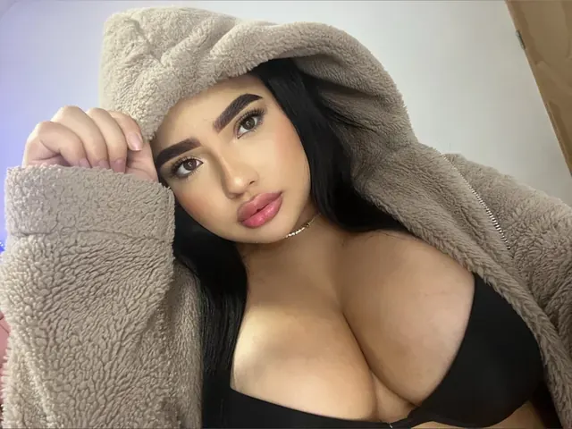 Nia Sanmartin OnlyFans creator profile
