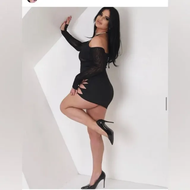 Nicola Kiss OnlyFans Glamorous Creator