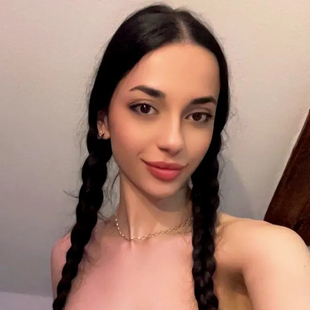 Nicole Angel OnlyFans profile picture - captivating creator