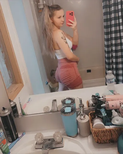 NicoleF48 OnlyFans tattooed blonde beauty