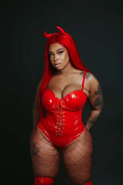 BIG NIE OnlyFans creator with engaging content