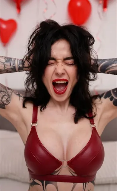 Nikky 🖤 OnlyFans tattooed alternative creator