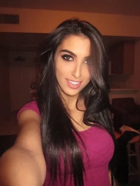 Nina Khalifa VIP OnlyFans creator with engaging content