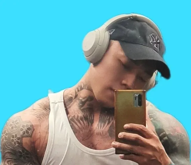 19nor OnlyFans creator from Thailand with exclusive content