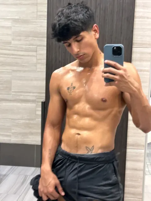 Noah Foxxx OnlyFans Exclusive Model