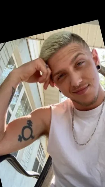 Noahwithnoark OnlyFans male creator