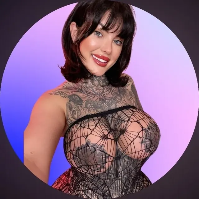 VIP DONNA 💖 OnlyFans brunette curvy creator