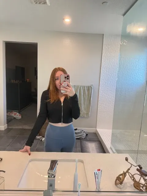 Eevee Bee NO PPV OnlyFans creator with warm vibe