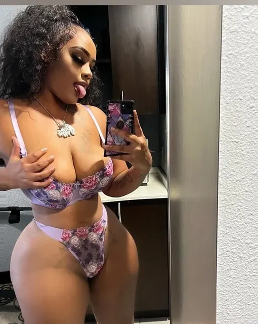 Nyelli OnlyFans creator profile