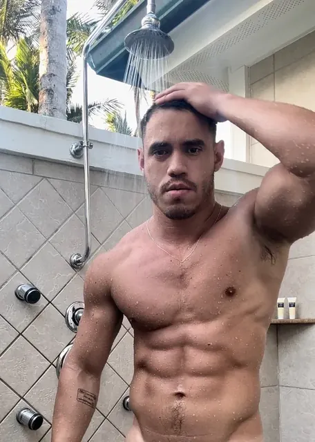 Oliver Hunt OnlyFans British Latino model