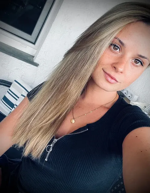 Olivia OnlyFans blonde creator