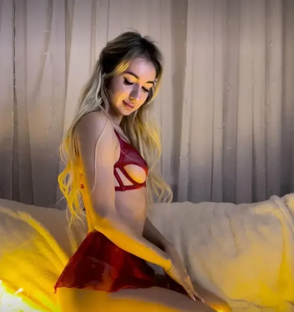 ollymill OnlyFans creator with a curvy figure