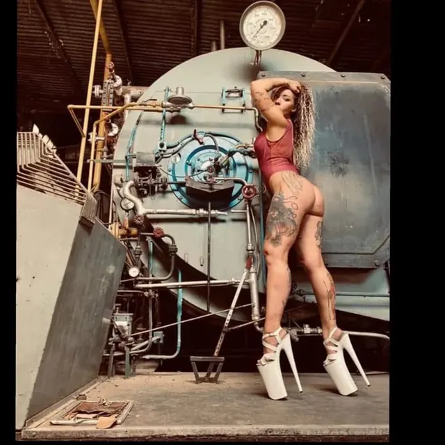 Omega Queen OnlyFans alt content creator