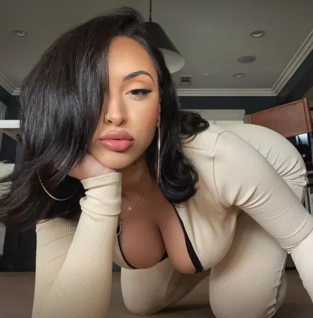Sahlt OnlyFans Curvy Creator
