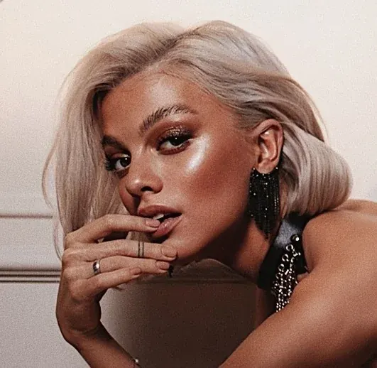 OwlCrystal OnlyFans creator showcasing beauty