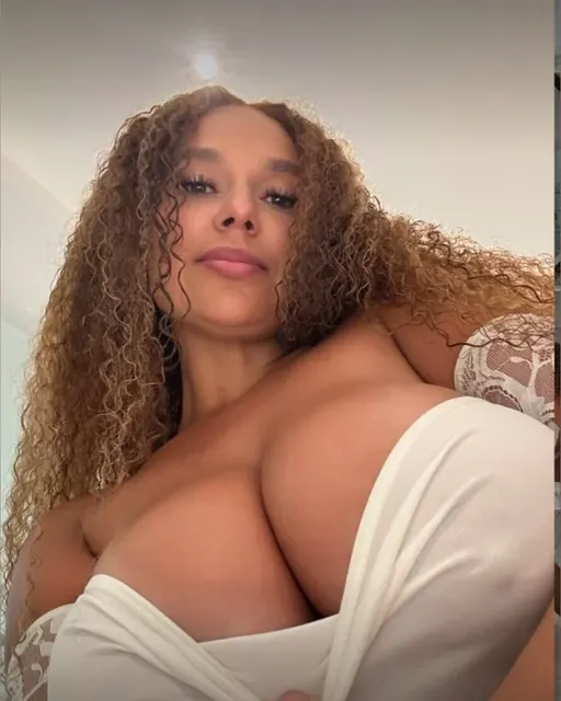 Pamela Alexandra OnlyFans travel influencer