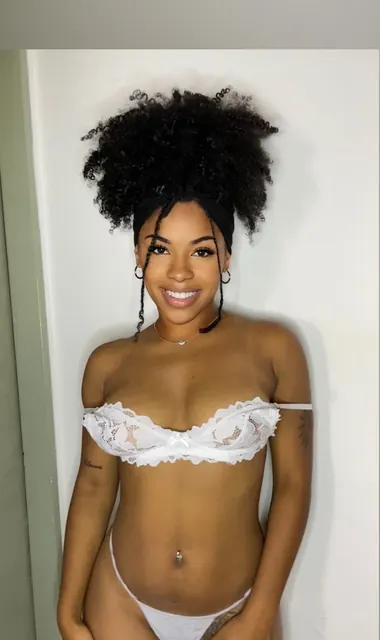PaolaEbony queen (@paolaaxo) OnlyFans exclusive creator profile photo