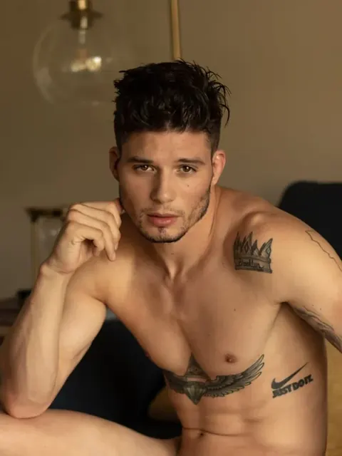 Papifabianfree OnlyFans exclusive content creator