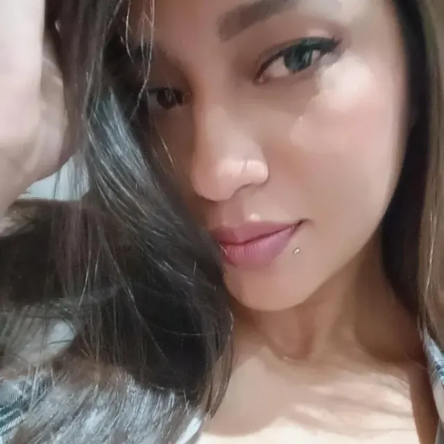 Paulis OnlyFans creator with vibrant personality
