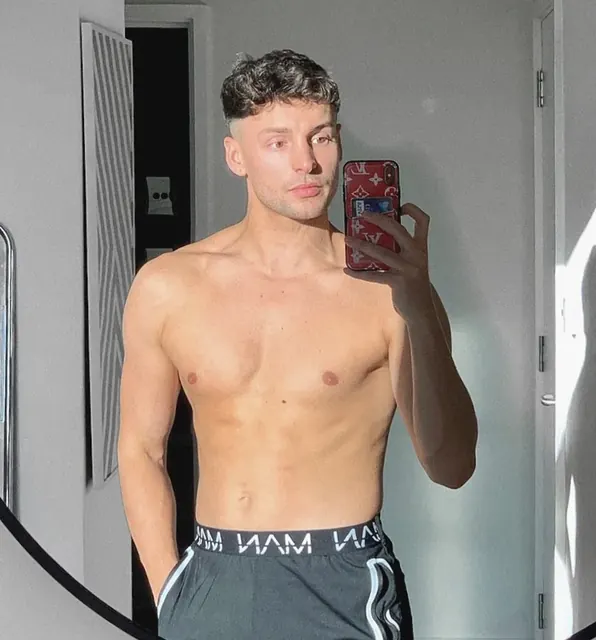 Peachpal OnlyFans creator with exclusive content