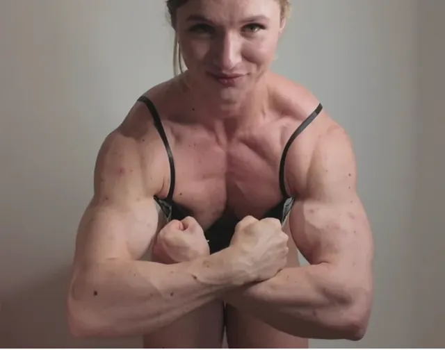 PeaksAndPecs OnlyFans fitness competitor