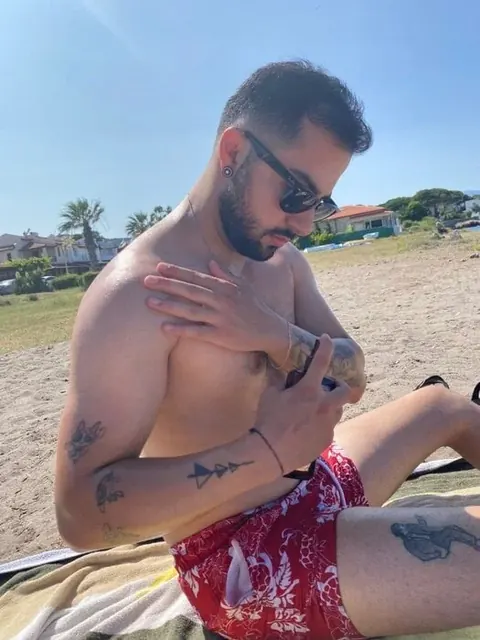 Perryqx OnlyFans slim tattooed creator