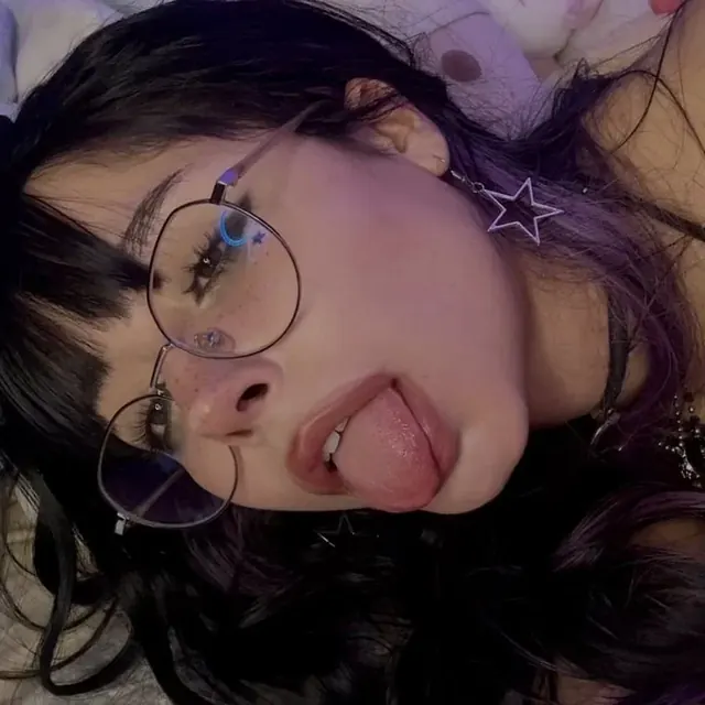 Petitleaxx OnlyFans Alternative Content Creator