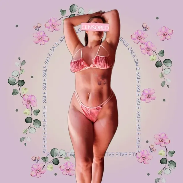 Pinky OnlyFans creator with erotic content