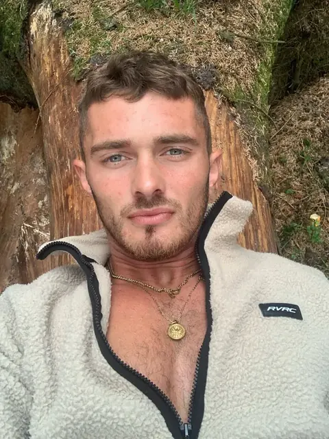 Playbae11 OnlyFans creator with a tall and muscly physique.