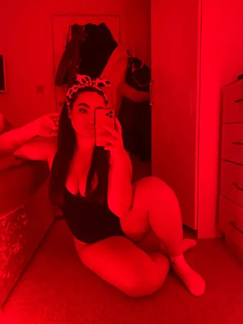 Pop x OnlyFans creator with engaging content