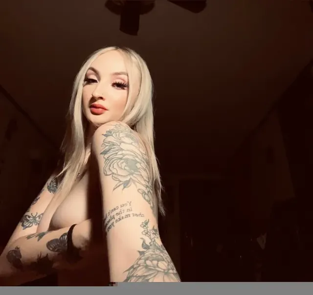 PORSHA on OnlyFans blonde tattooed beauty