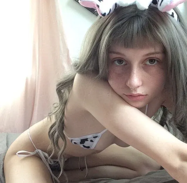pouty OnlyFans creator with exclusive content