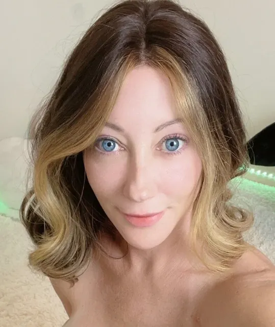 REALMOM NEXT DOOR OnlyFans engaging creator