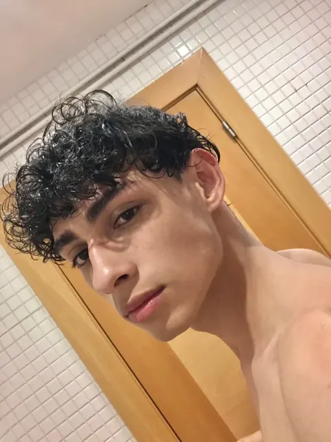 Proxout OnlyFans exclusive content creator