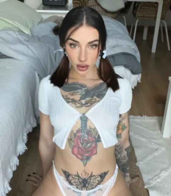 PRVEGA28😈 OnlyFans tattooed brunette creator