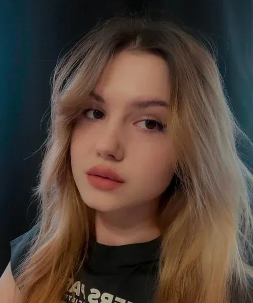 purebeautye OnlyFans creator with intimate content