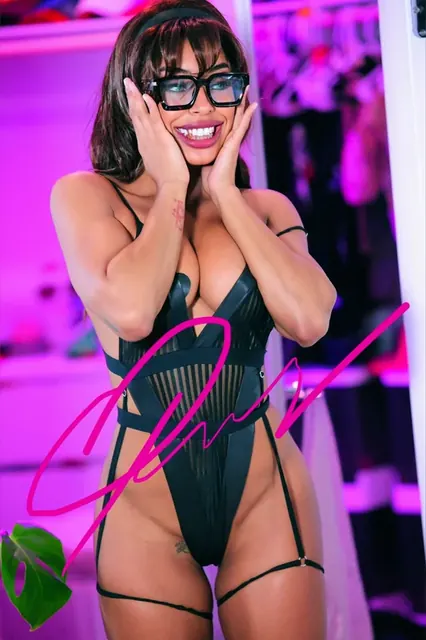 SWOLLA-BUNNY on OnlyFans showcasing fitness energy
