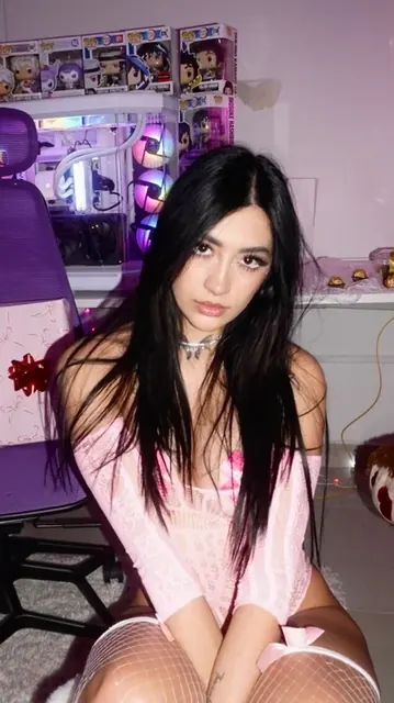 Qtfoxyy OnlyFans soft core creator