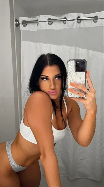 Leah OnlyFans creator with gym-themed content