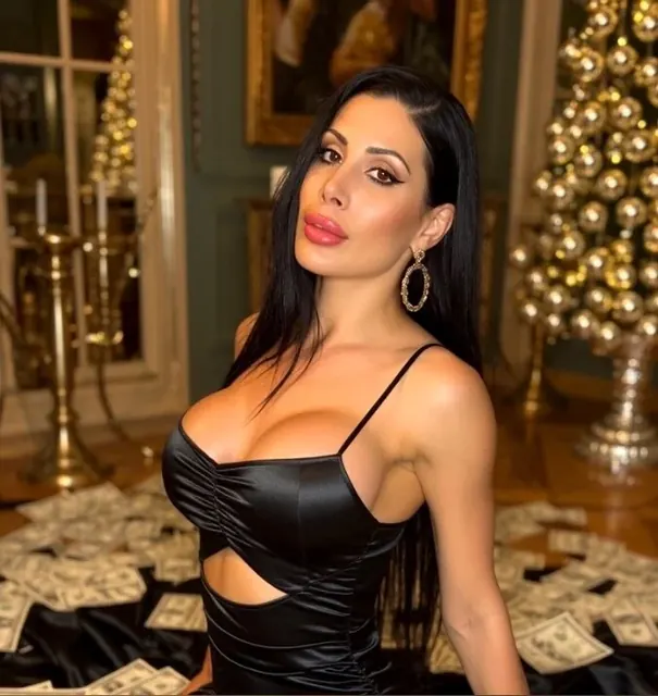 GOLDEN GODDDES OnlyFans Findom Goddess