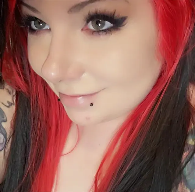 Quixy Nimble OnlyFans red-haired gamer