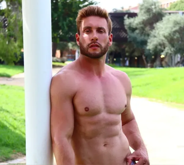 Ramiro Lozano OnlyFans creator sharing exclusive content.