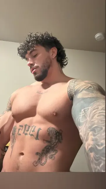 Raphaelsplayground2 OnlyFans creator with exclusive content.