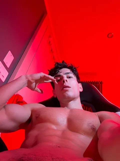 Realemanueleof OnlyFans Italian creator