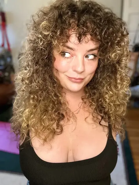 Sarah OnlyFans creator with sex education insights