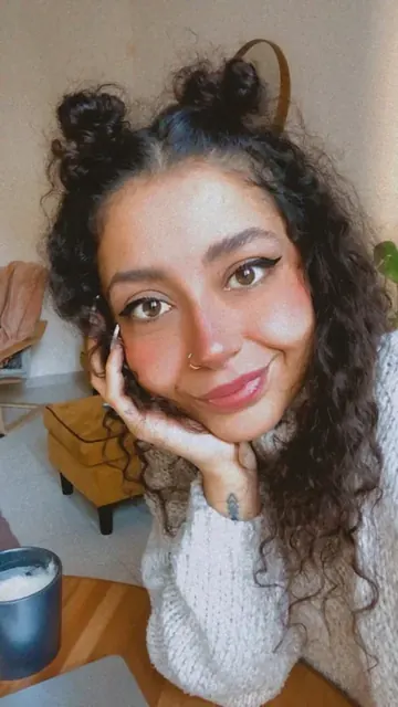 Renn OnlyFans profile with tattooed beauty