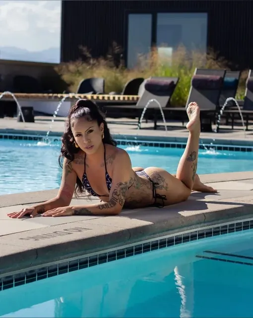 Reverie OnlyFans creator with engaging content