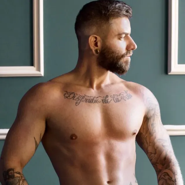 Ricovegaxxx OnlyFans creator with intimate content